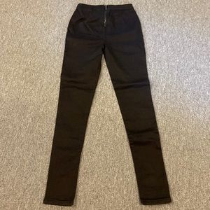 Cute high rise skinny jeans super sexy and good for a night out